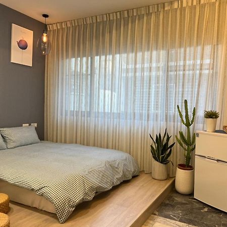 定春行旅 Haru Guesthouse Tainan Extérieur photo