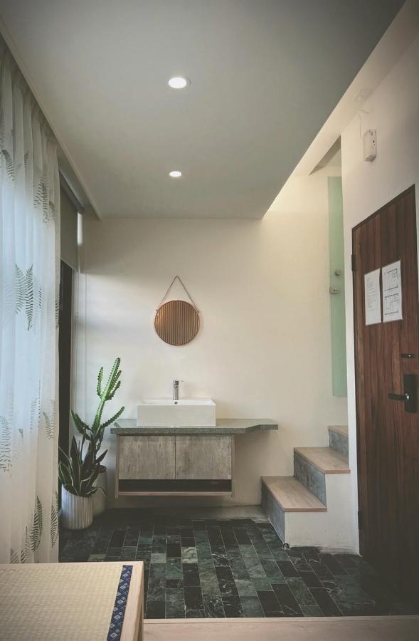 定春行旅 Haru Guesthouse Tainan Extérieur photo