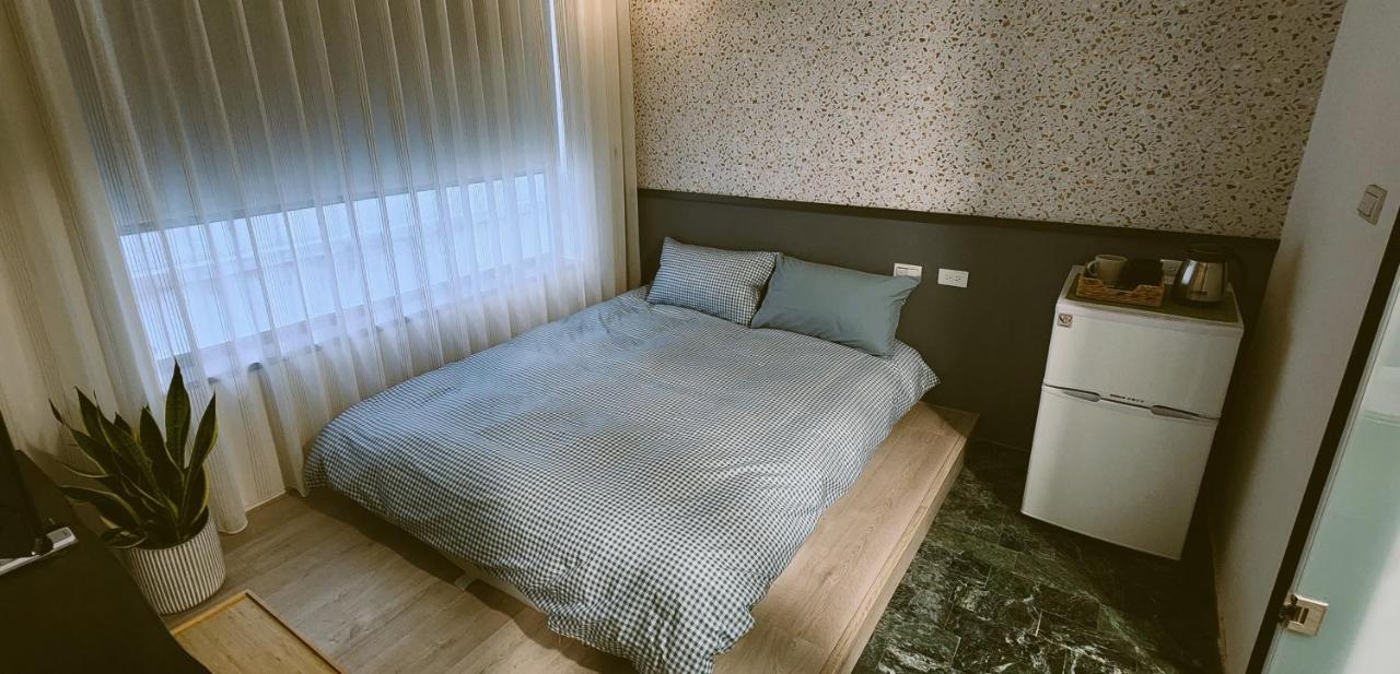 定春行旅 Haru Guesthouse Tainan Extérieur photo